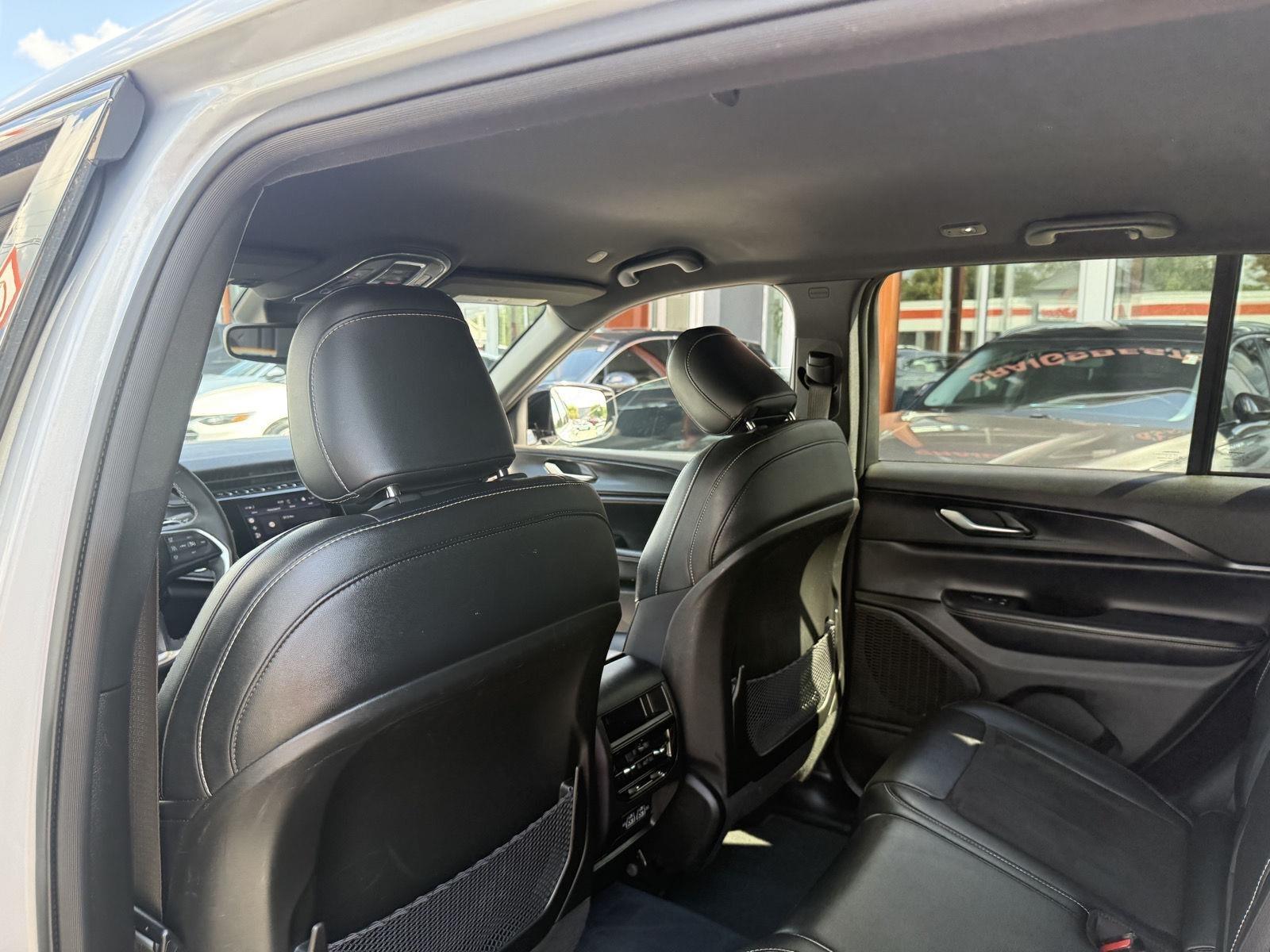 Jeep Grand Cherokee Laredo E 2WD 2023