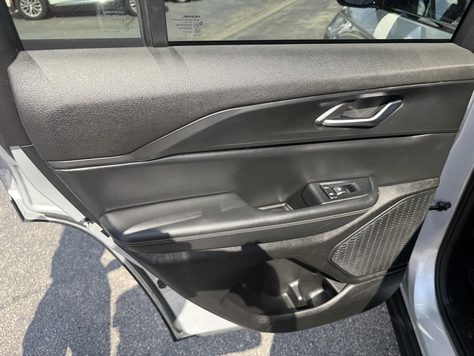 Jeep Grand Cherokee Laredo E 2WD 2023