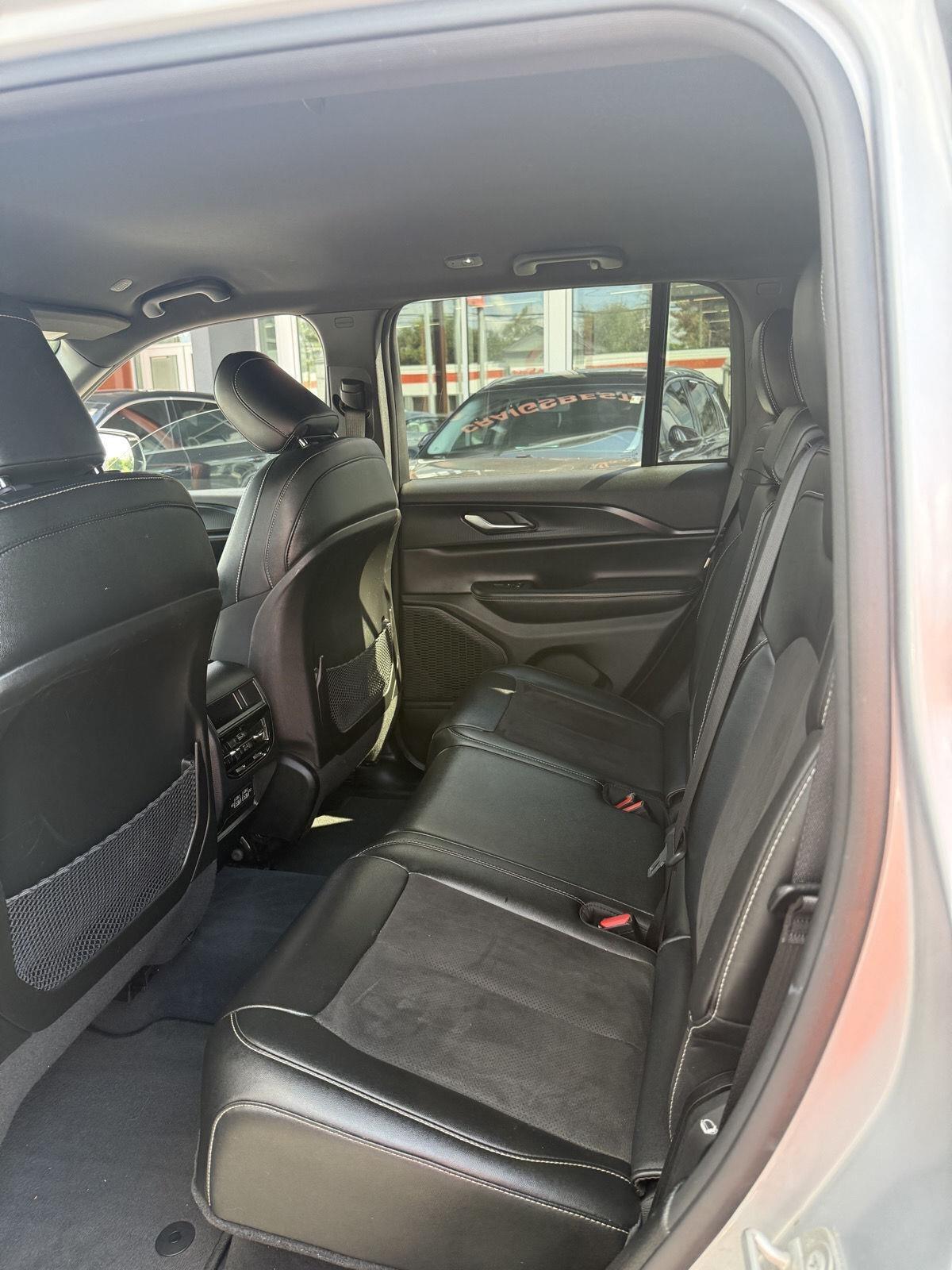 Jeep Grand Cherokee Laredo E 2WD 2023