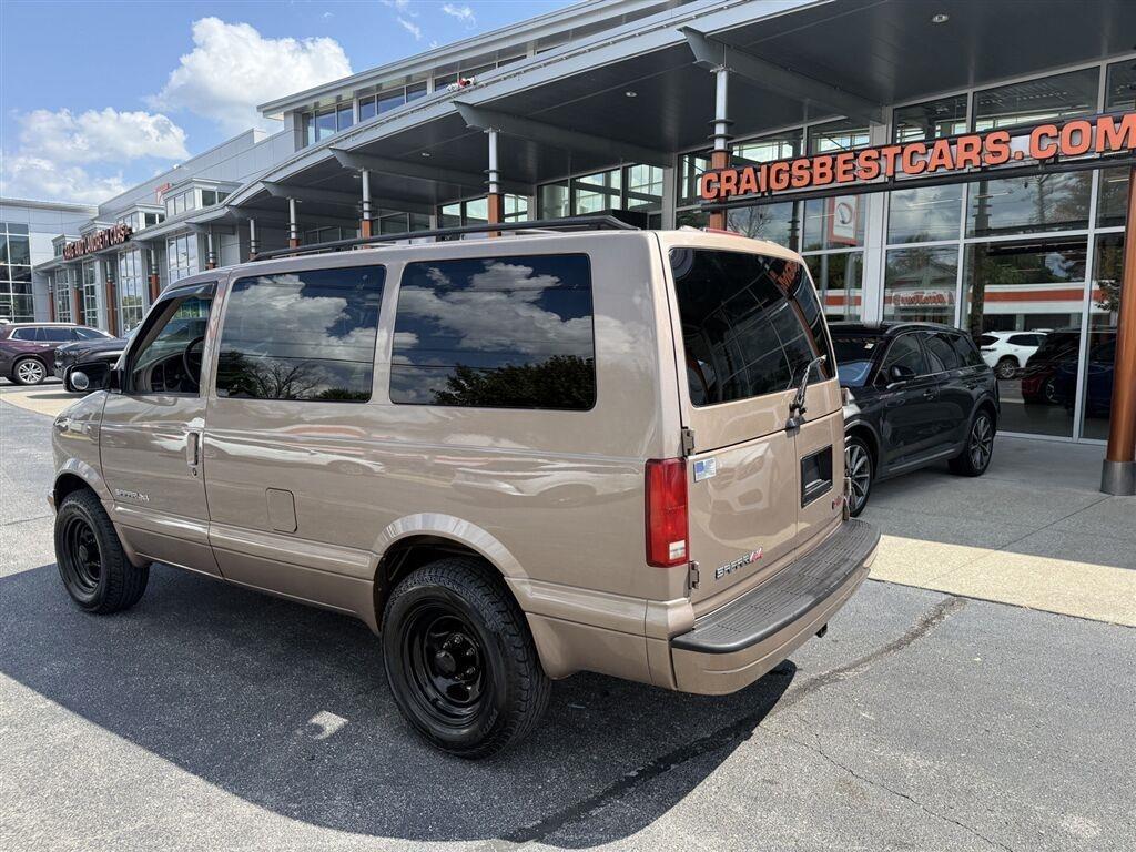 GMC Safari Passenger Van AWD 2003