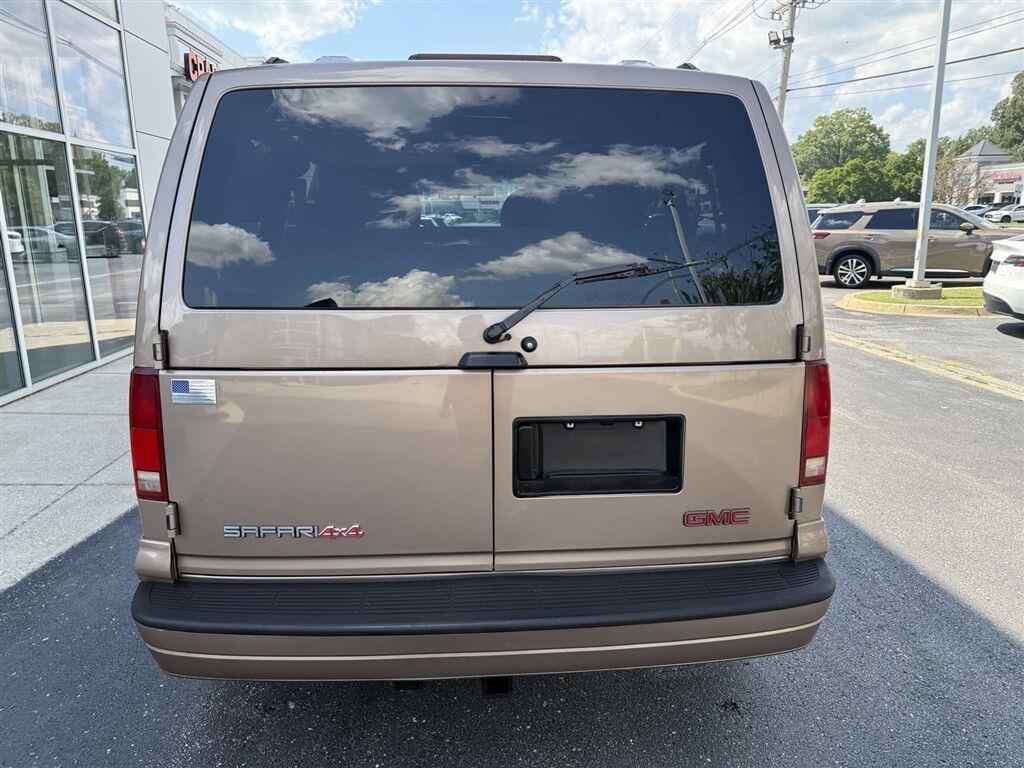GMC Safari Passenger Van AWD 2003
