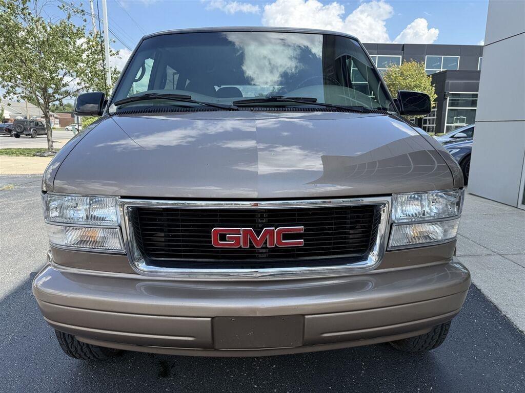 GMC Safari Passenger Van AWD 2003