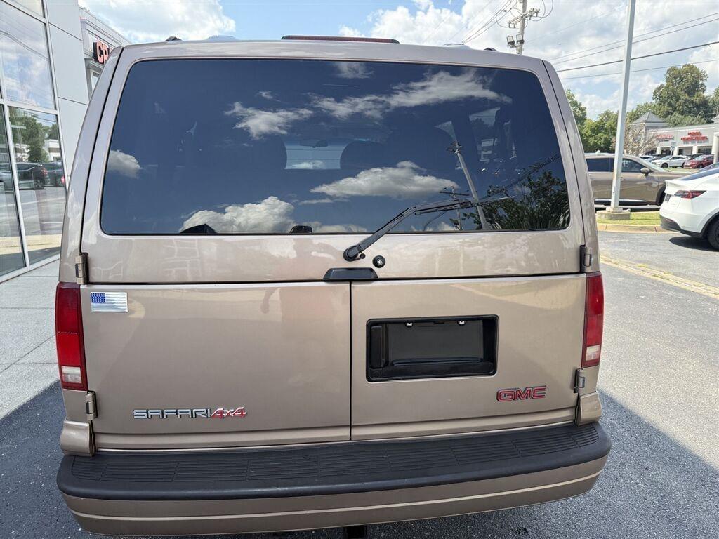 GMC Safari Passenger Van AWD 2003