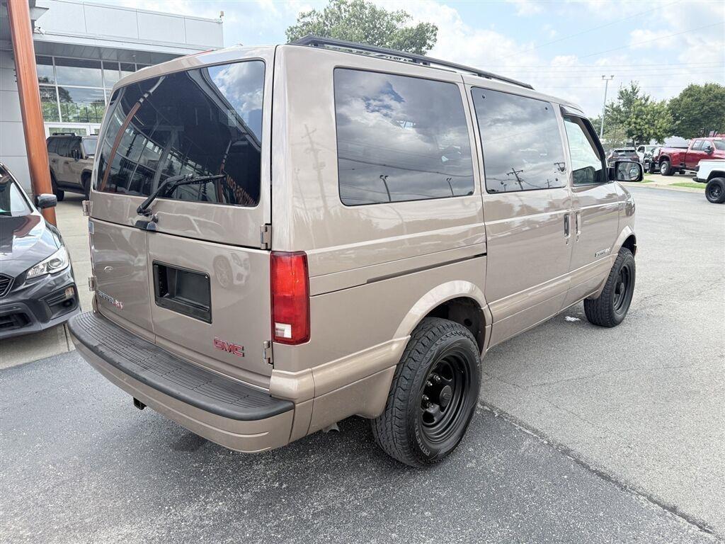 GMC Safari Passenger Van AWD 2003