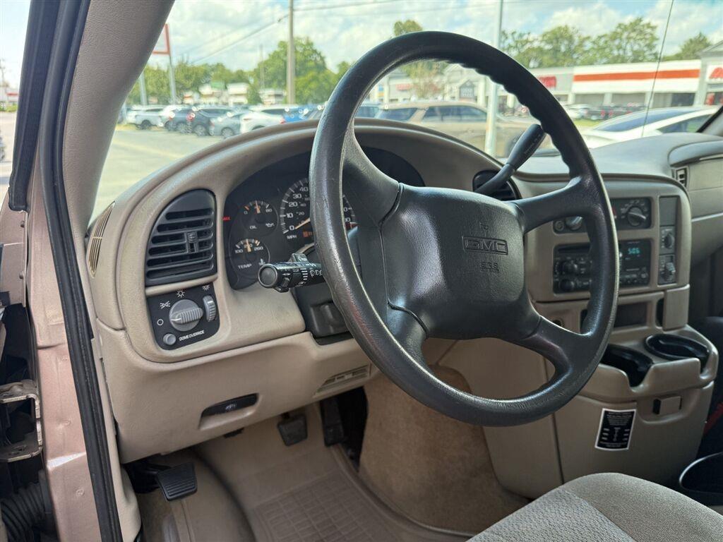 GMC Safari Passenger Van AWD 2003