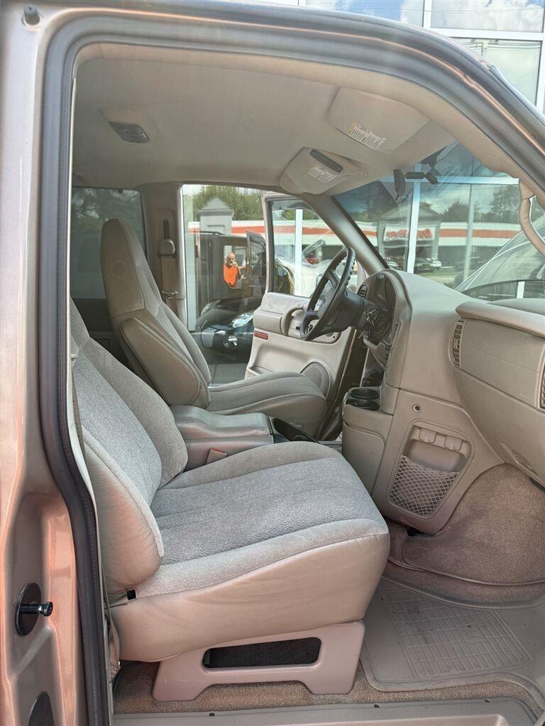 GMC Safari Passenger Van AWD 2003