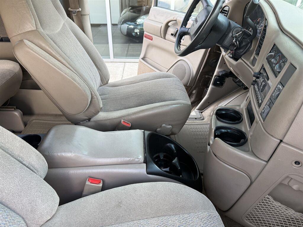 GMC Safari Passenger Van AWD 2003