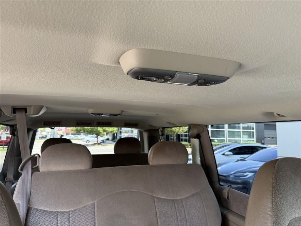 GMC Safari Passenger Van AWD 2003