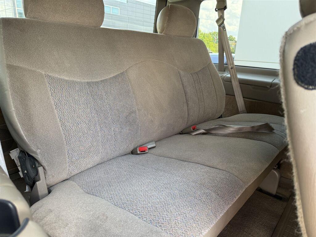 GMC Safari Passenger Van AWD 2003