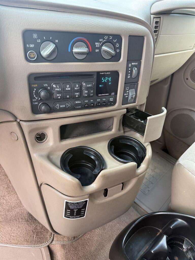 GMC Safari Passenger Van AWD 2003