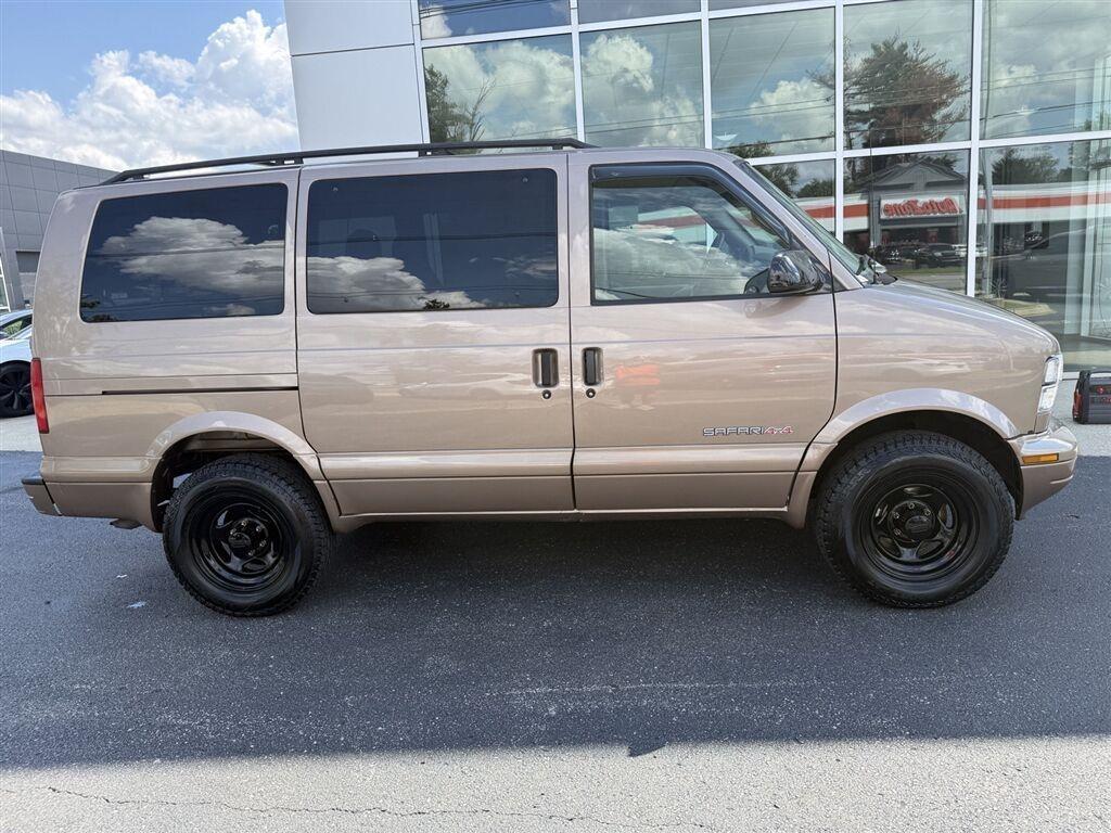 GMC Safari Passenger Van AWD 2003