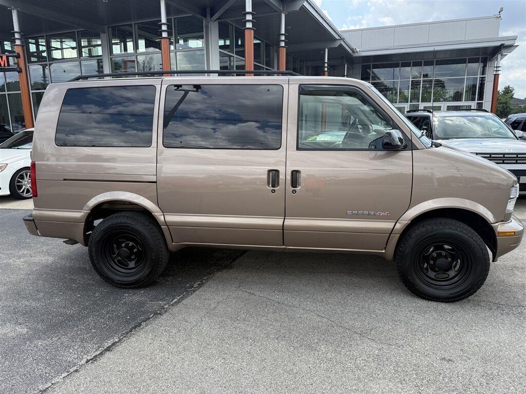 GMC Safari Passenger Van AWD 2003