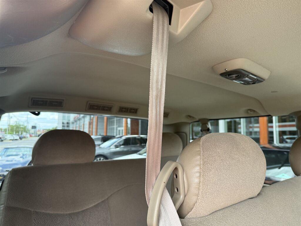 GMC Safari Passenger Van AWD 2003
