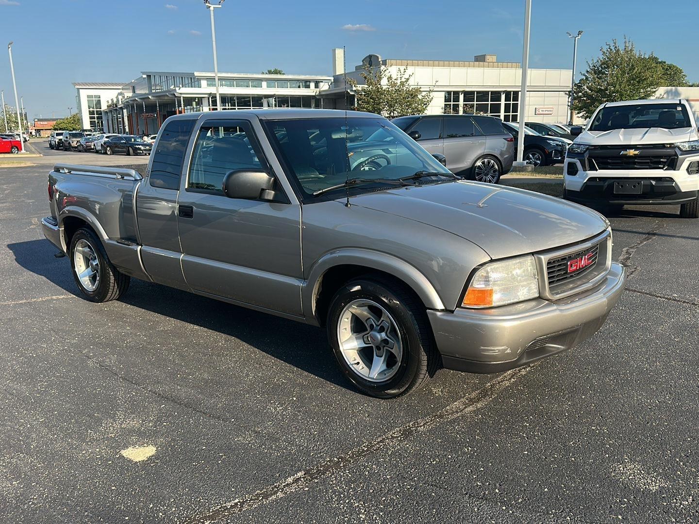2001 GMC Sonoma SLS Ext. Cab Short Bed 2WD