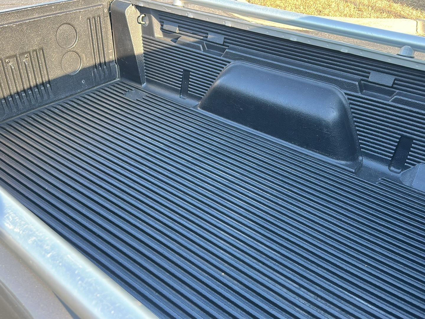 GMC Sonoma SLS Ext. Cab Short Bed 2WD 2001