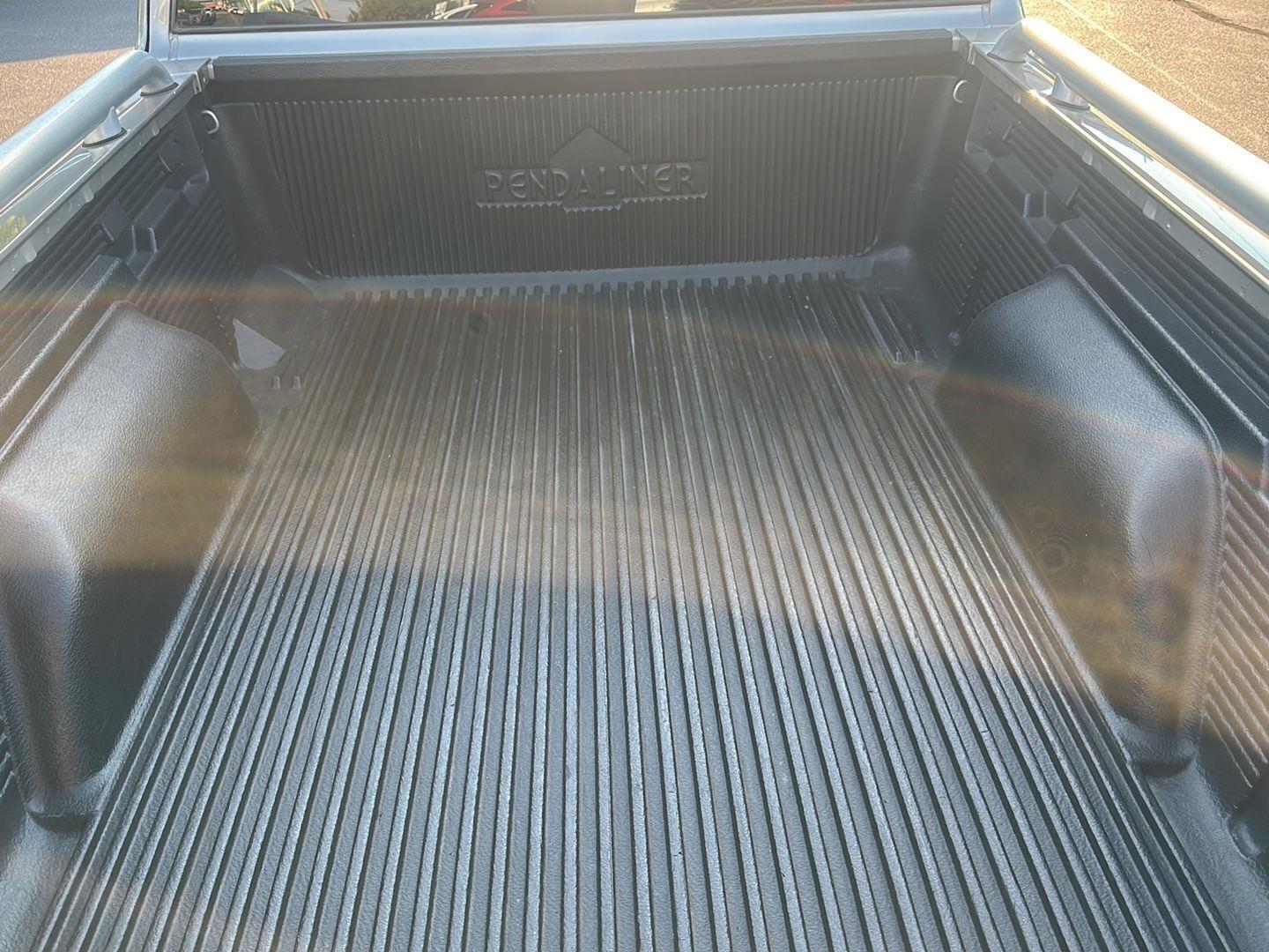 GMC Sonoma SLS Ext. Cab Short Bed 2WD 2001