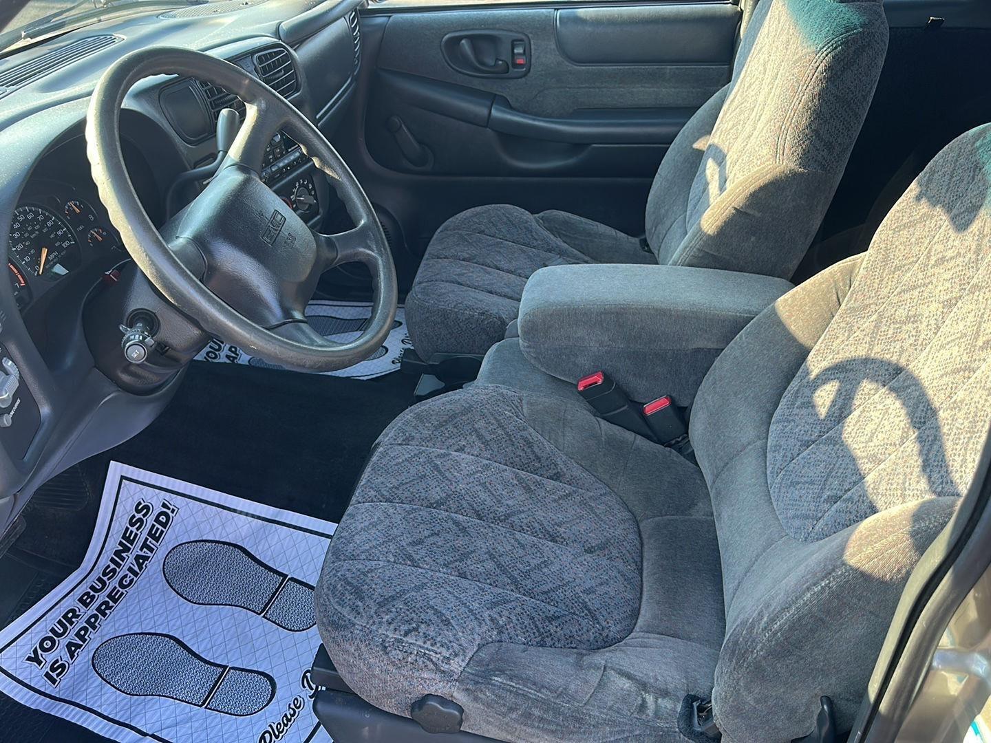 GMC Sonoma SLS Ext. Cab Short Bed 2WD 2001