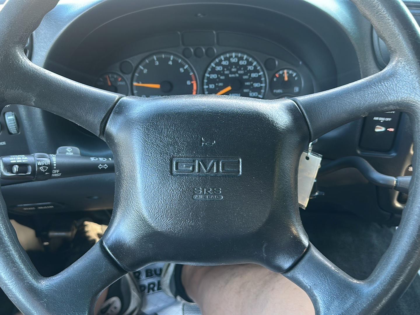 GMC Sonoma SLS Ext. Cab Short Bed 2WD 2001