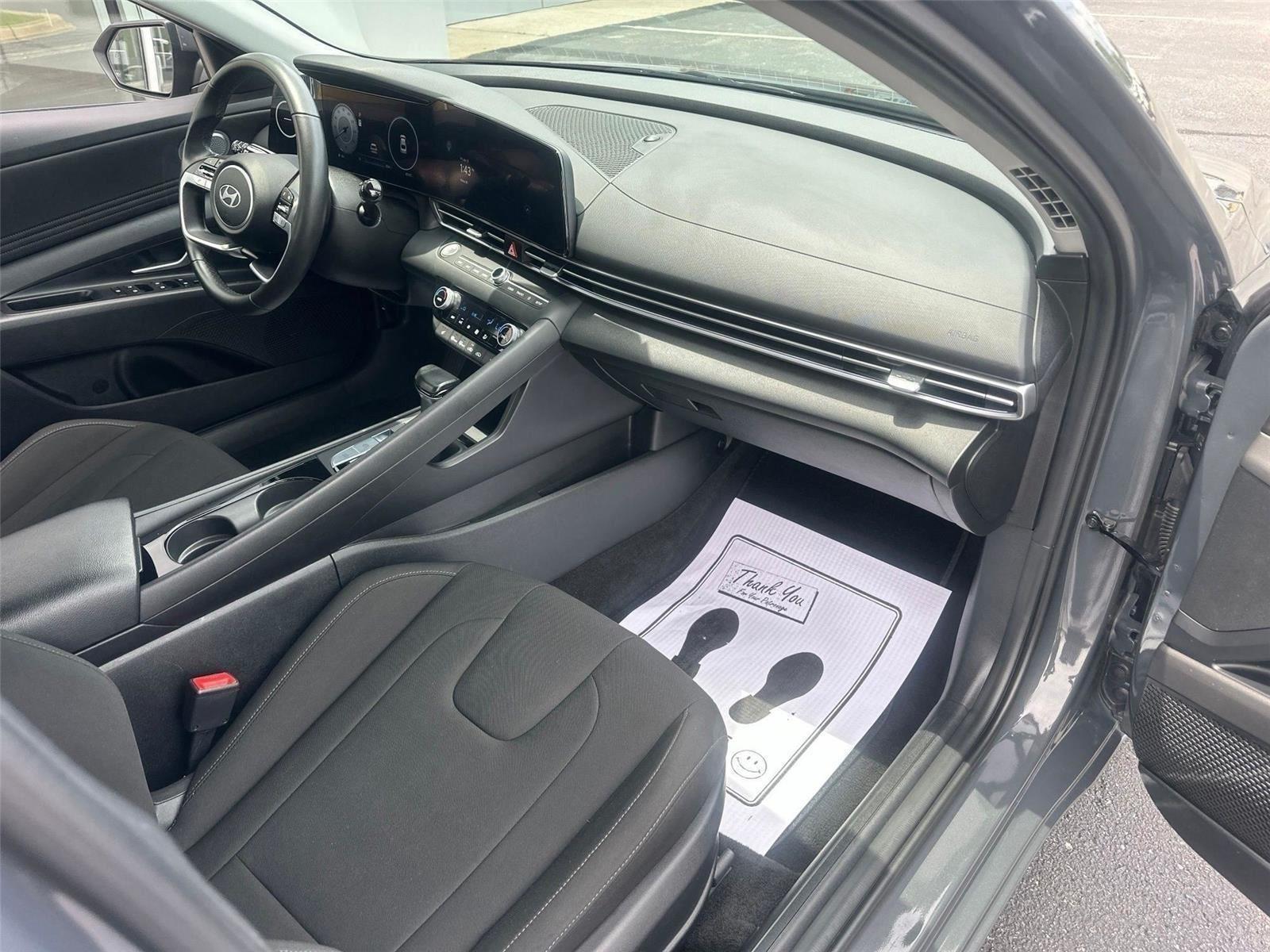 Hyundai Elantra SEL Convenience 2025