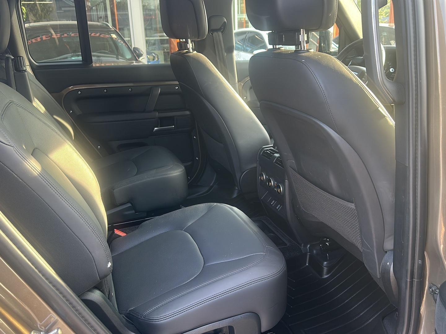 Land Rover Defender 130 X-Dynamic SE 2026