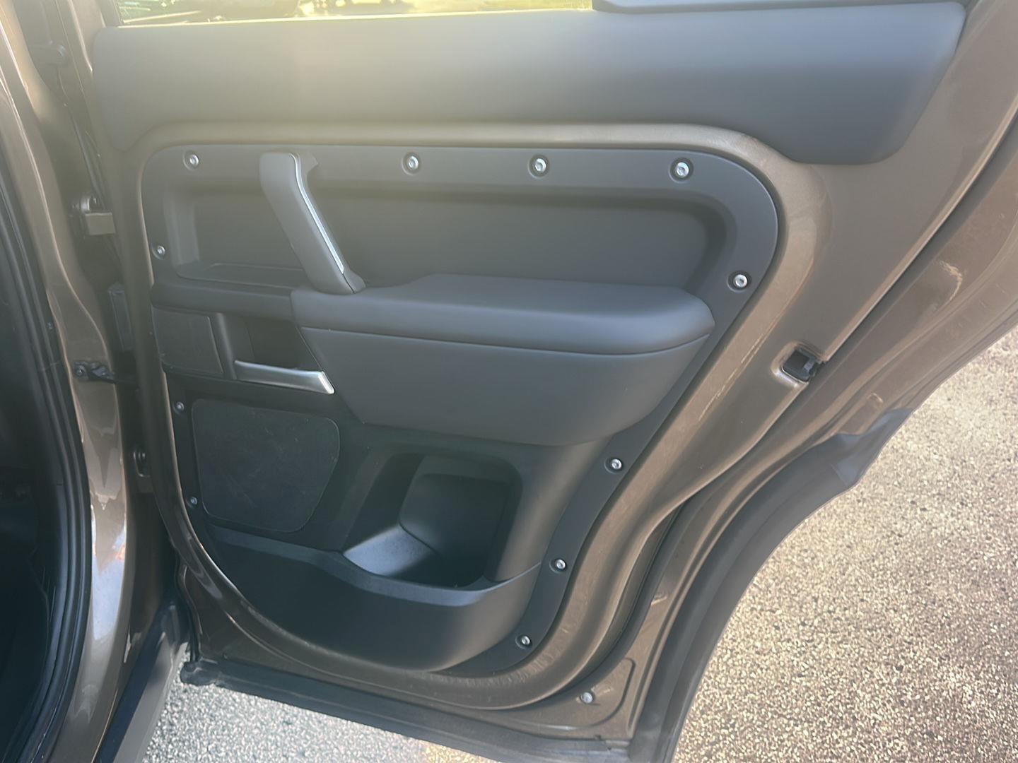 Land Rover Defender 130 X-Dynamic SE 2026