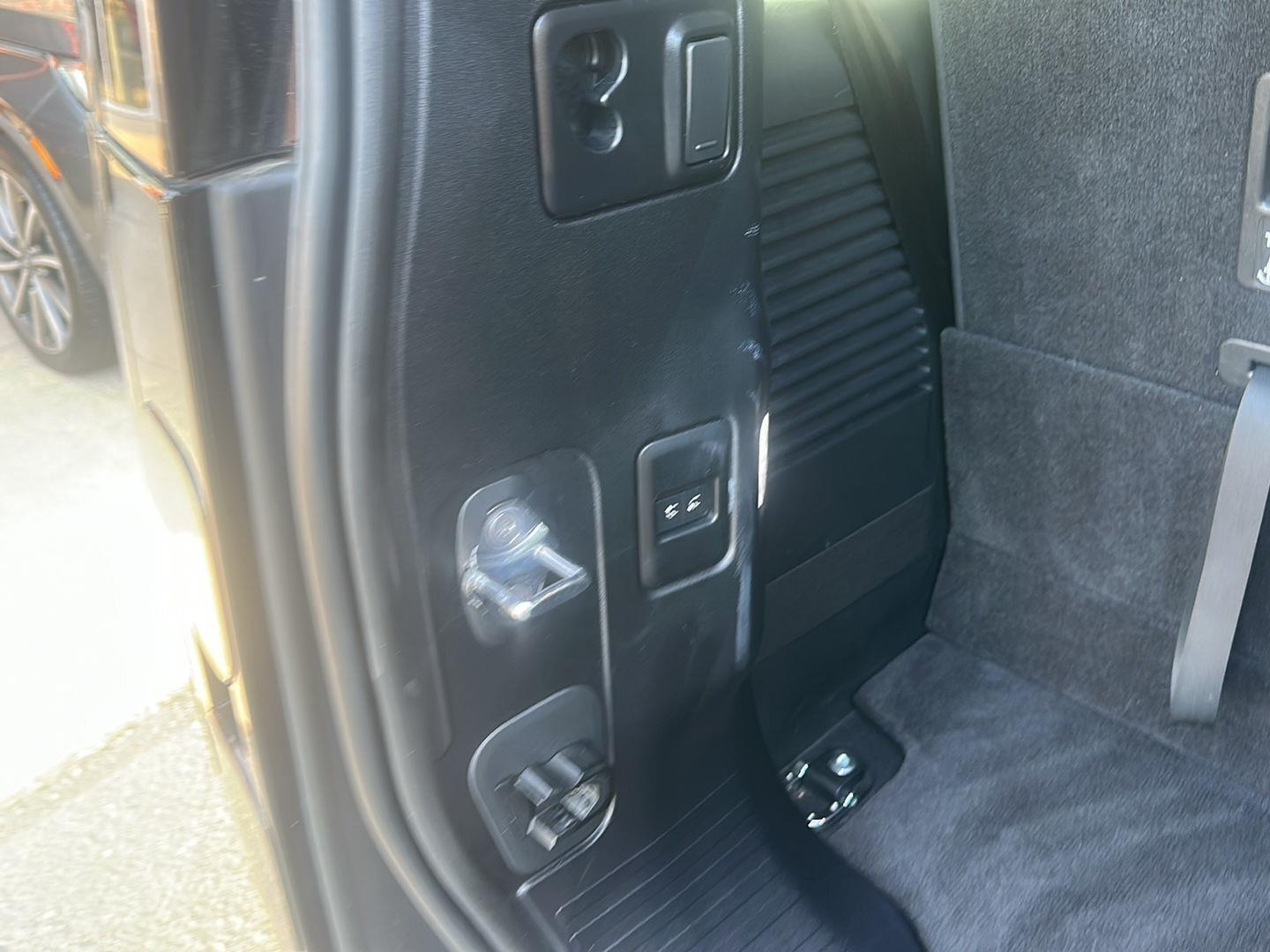 Land Rover Defender 130 X-Dynamic SE 2026