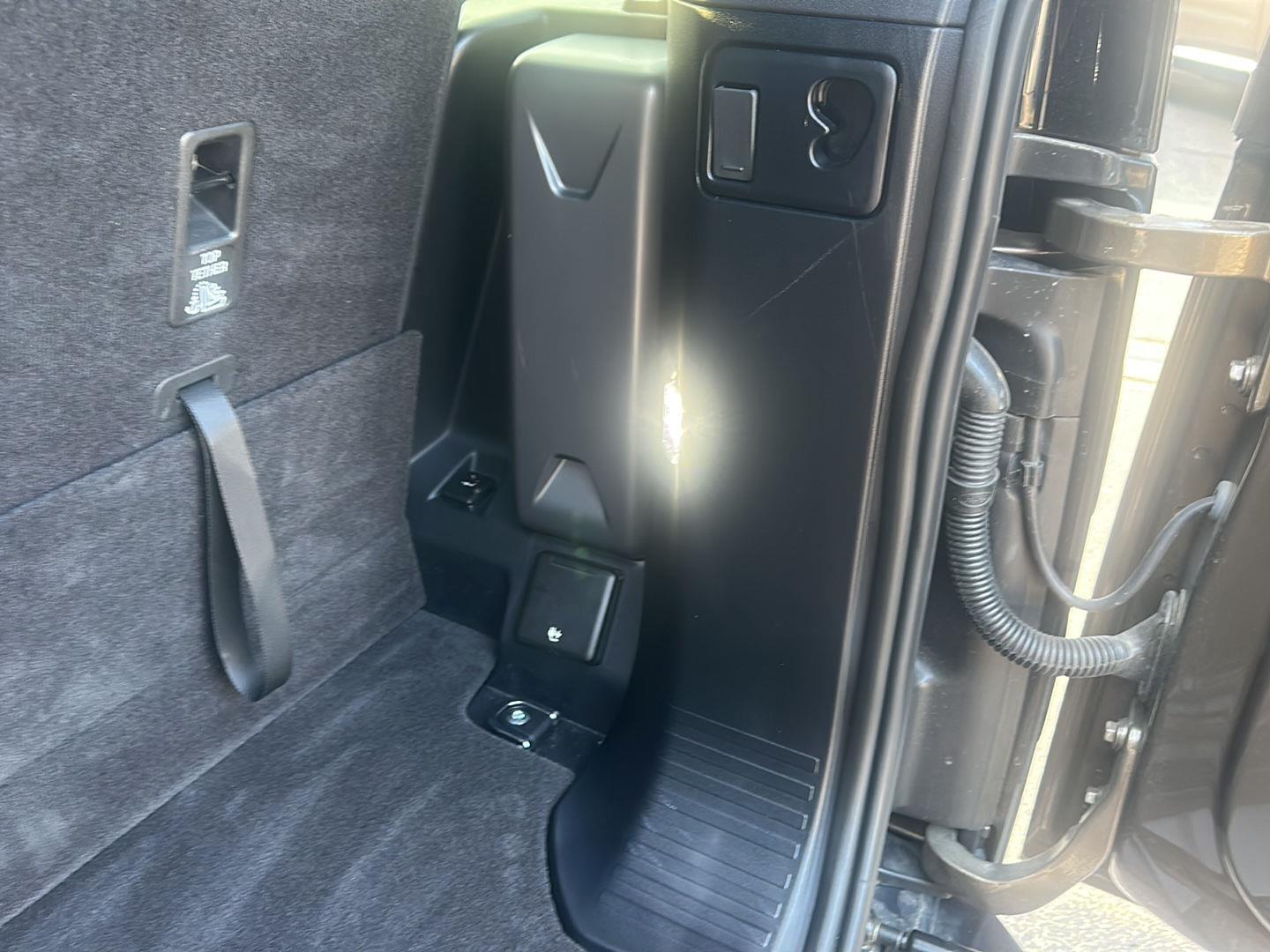 Land Rover Defender 130 X-Dynamic SE 2026