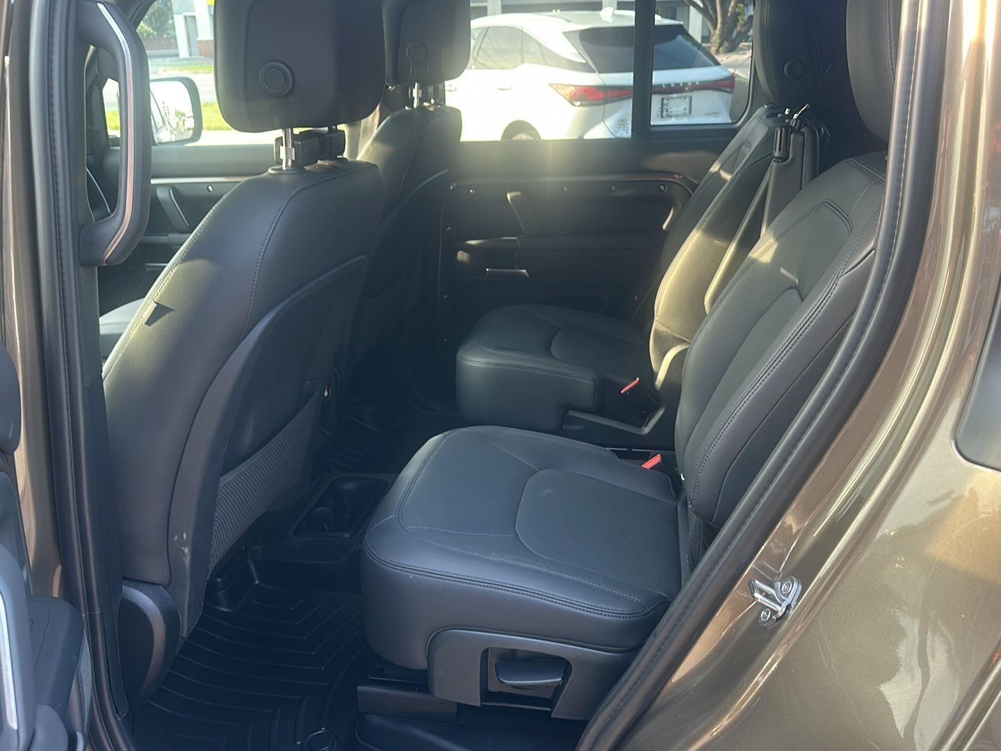 Land Rover Defender 130 X-Dynamic SE 2026