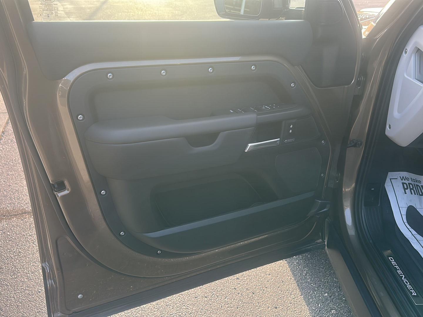 Land Rover Defender 130 X-Dynamic SE 2026