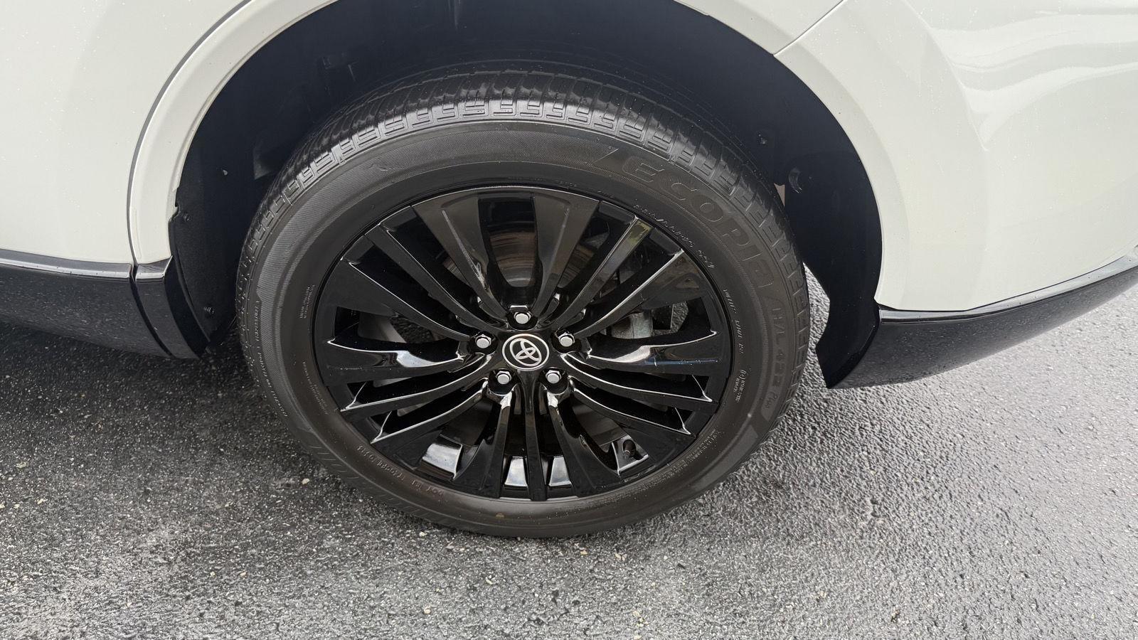 Toyota Venza LE 2024