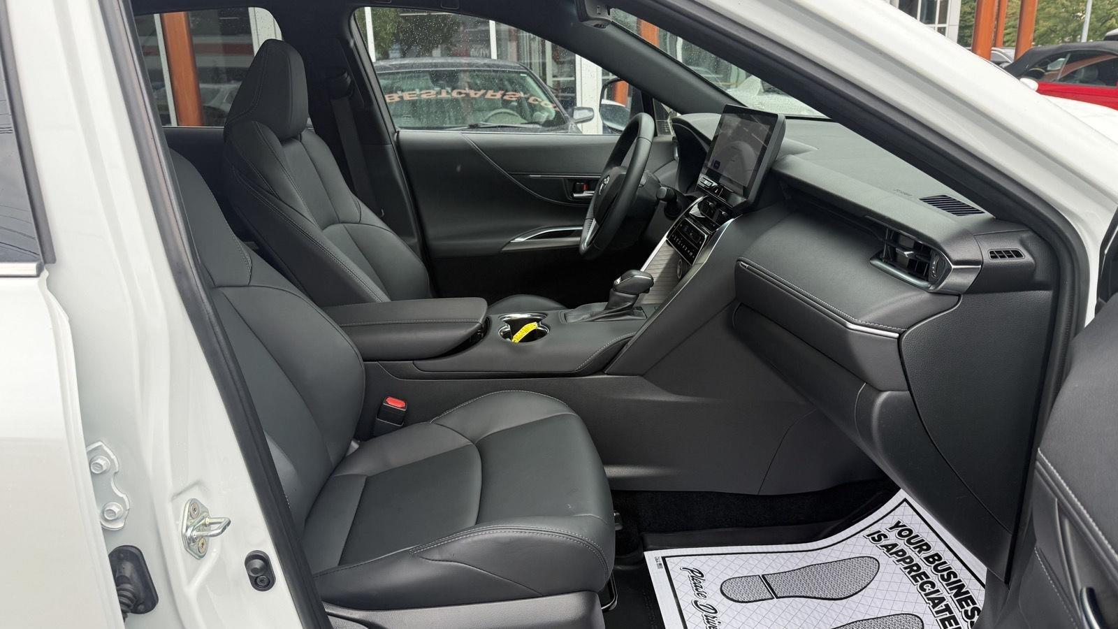 Toyota Venza LE 2024