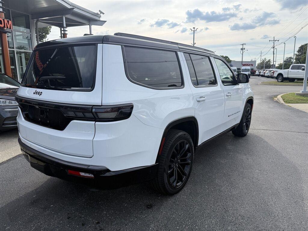 Jeep Grand Wagoneer Base 2026