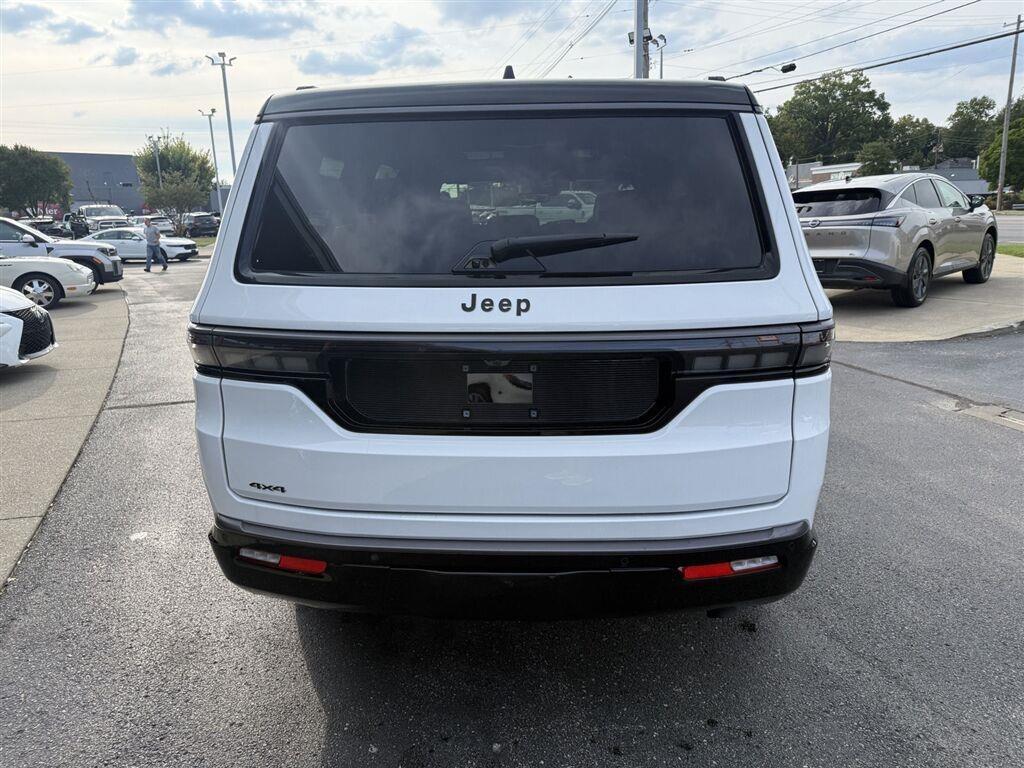 Jeep Grand Wagoneer Base 2026