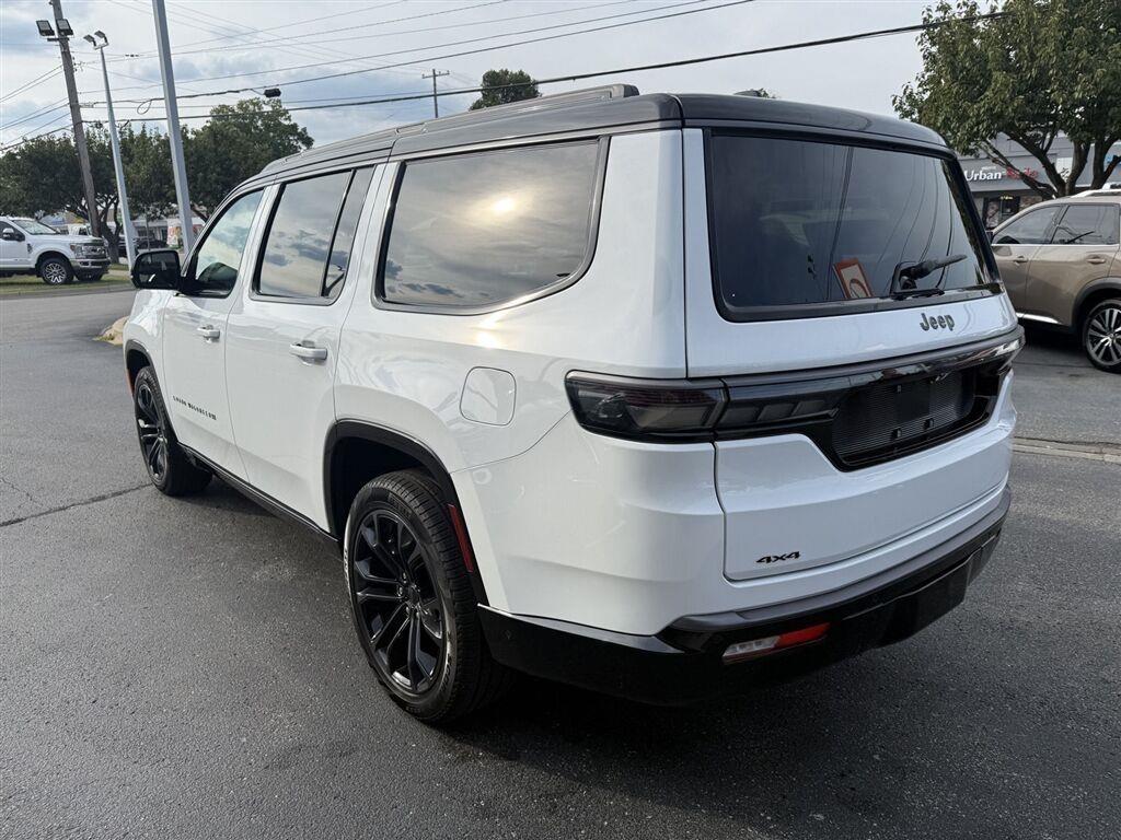 Jeep Grand Wagoneer Base 2026