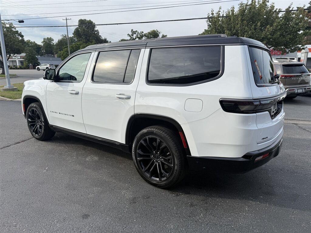 Jeep Grand Wagoneer Base 2026