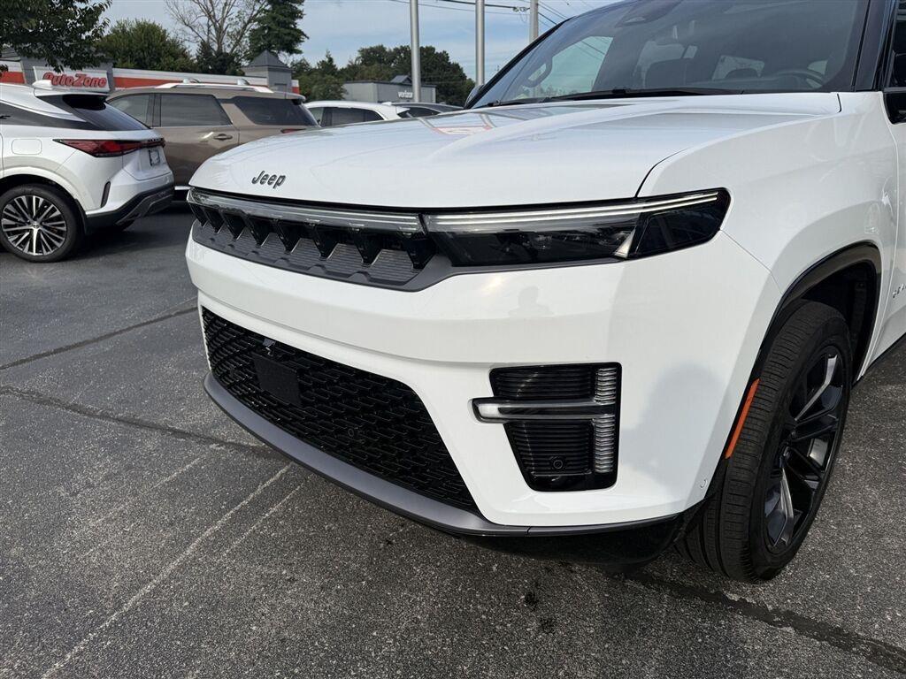 Jeep Grand Wagoneer Base 2026