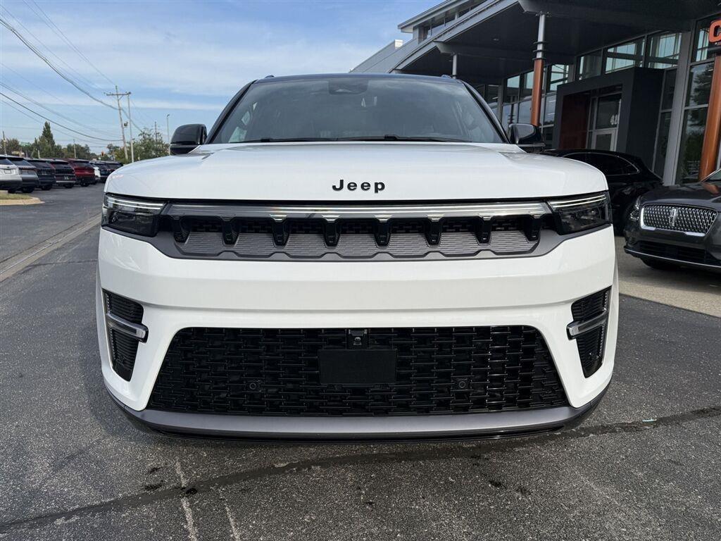 Jeep Grand Wagoneer Base 2026