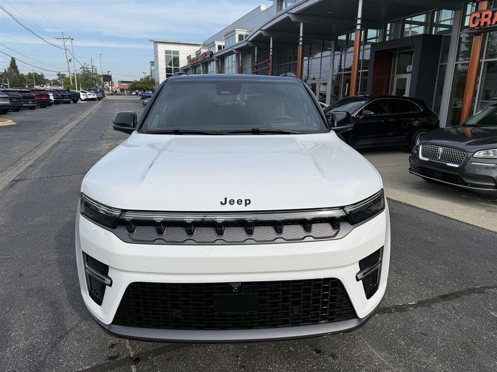 Jeep Grand Wagoneer Base 2026