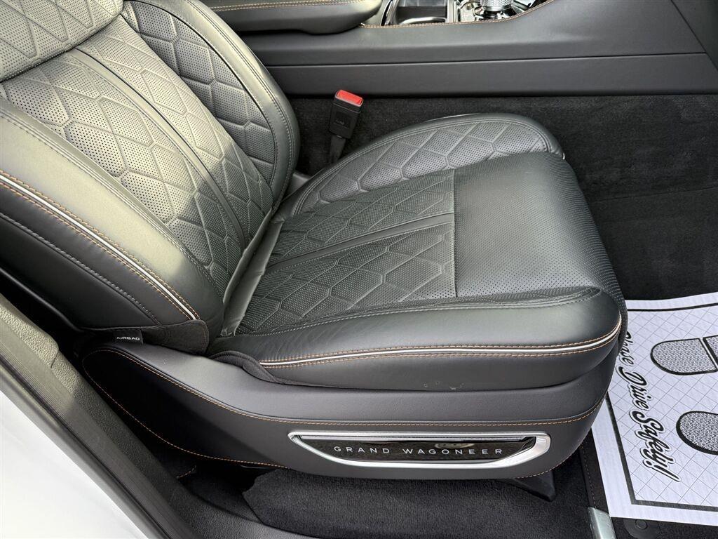 Jeep Grand Wagoneer Base 2026