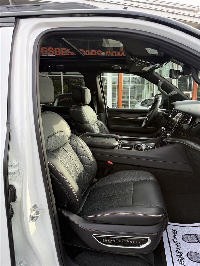 Jeep Grand Wagoneer Base 2026