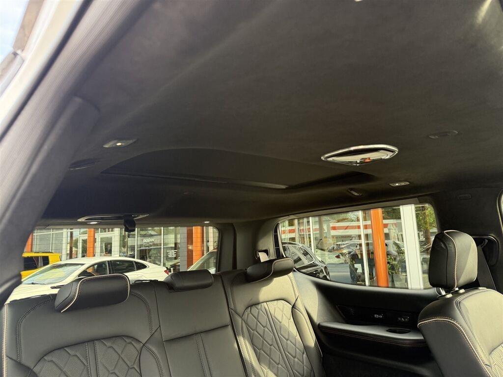 Jeep Grand Wagoneer Base 2026