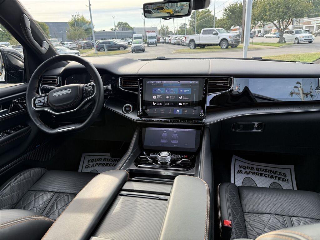 Jeep Grand Wagoneer Base 2026