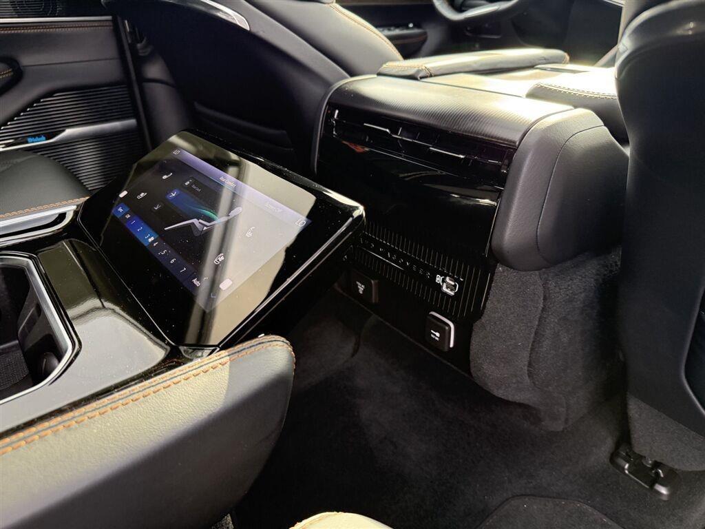 Jeep Grand Wagoneer Base 2026