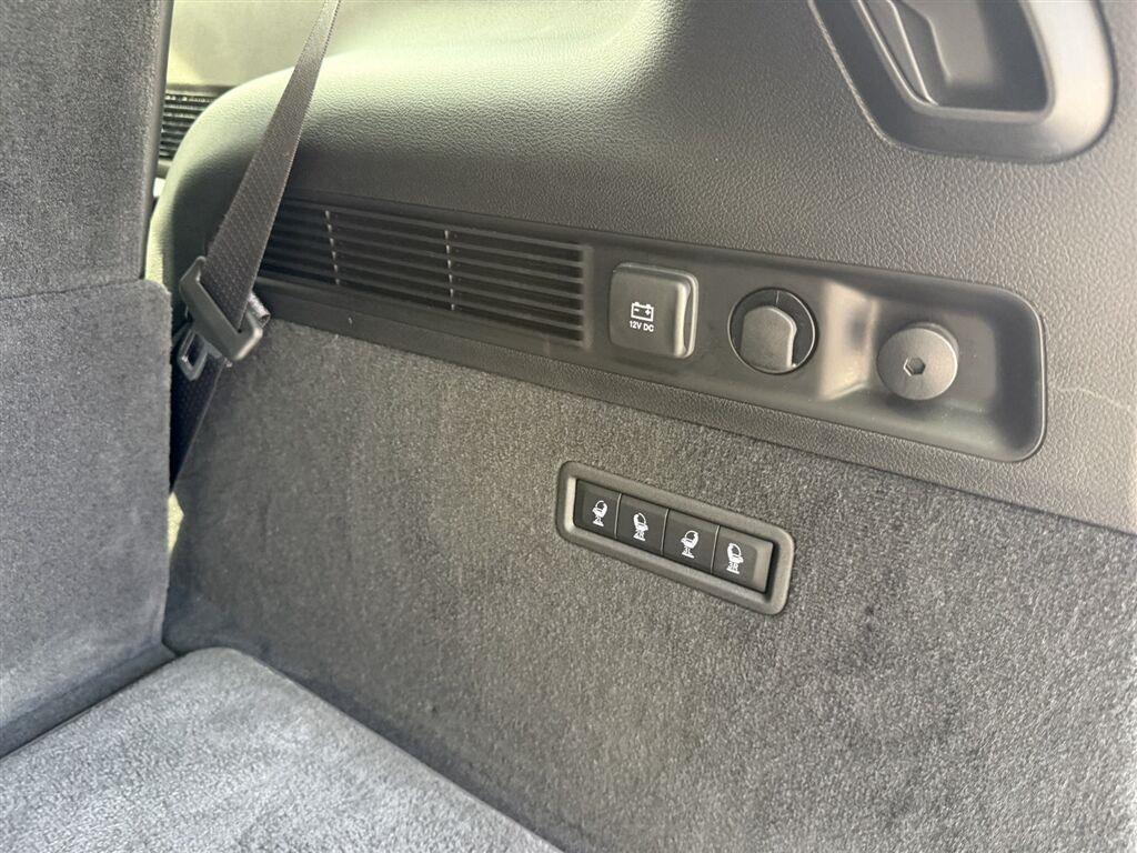 Jeep Grand Wagoneer Base 2026