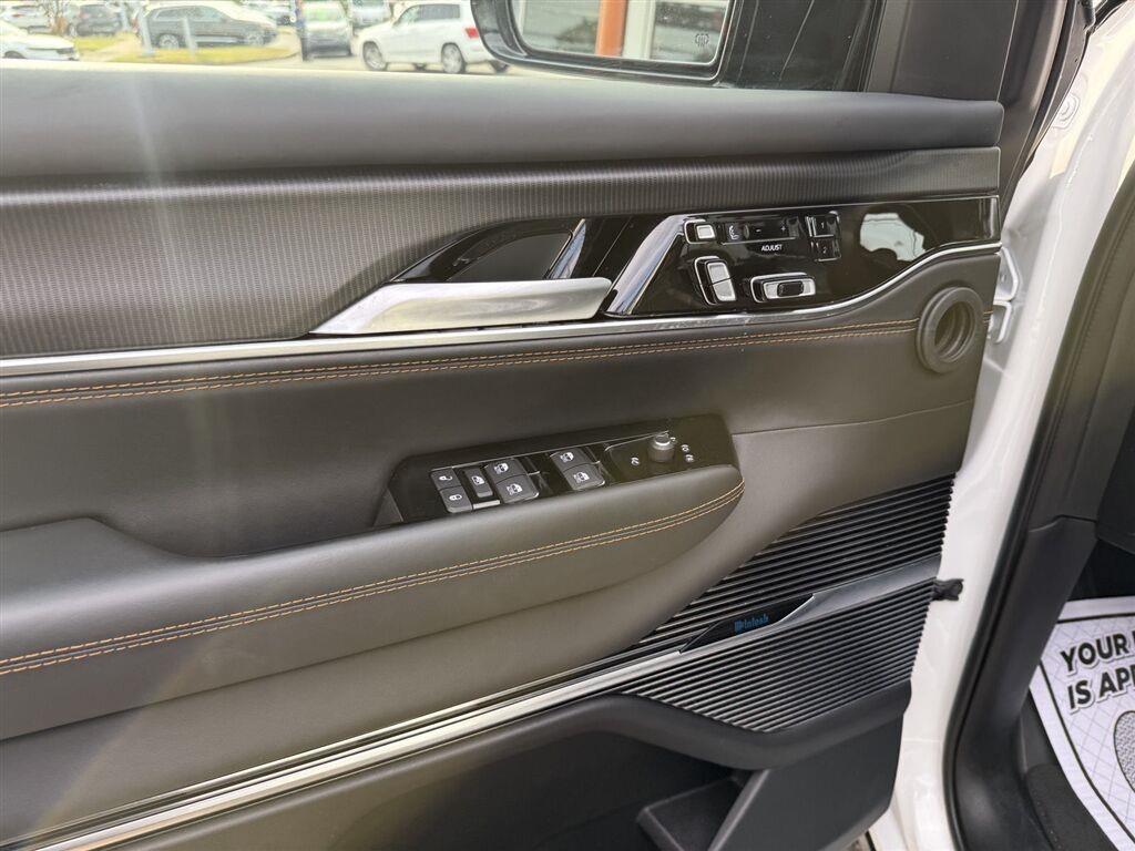 Jeep Grand Wagoneer Base 2026