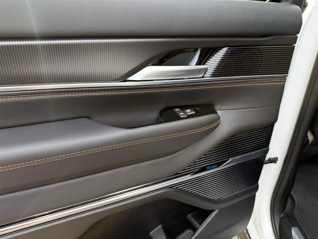 Jeep Grand Wagoneer Base 2026