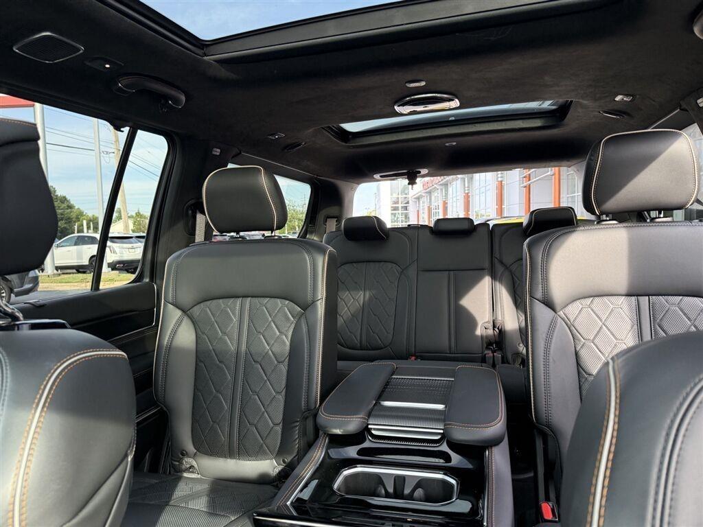 Jeep Grand Wagoneer Base 2026
