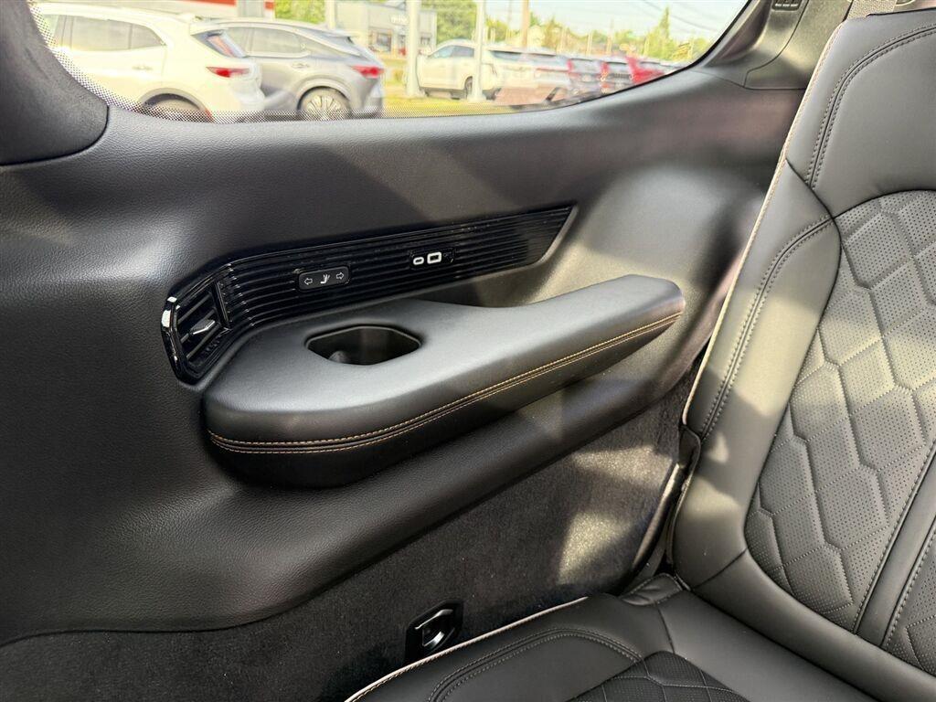 Jeep Grand Wagoneer Base 2026