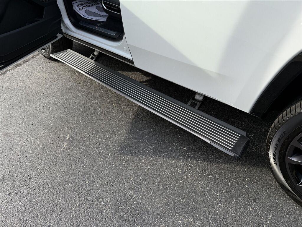 Jeep Grand Wagoneer Base 2026