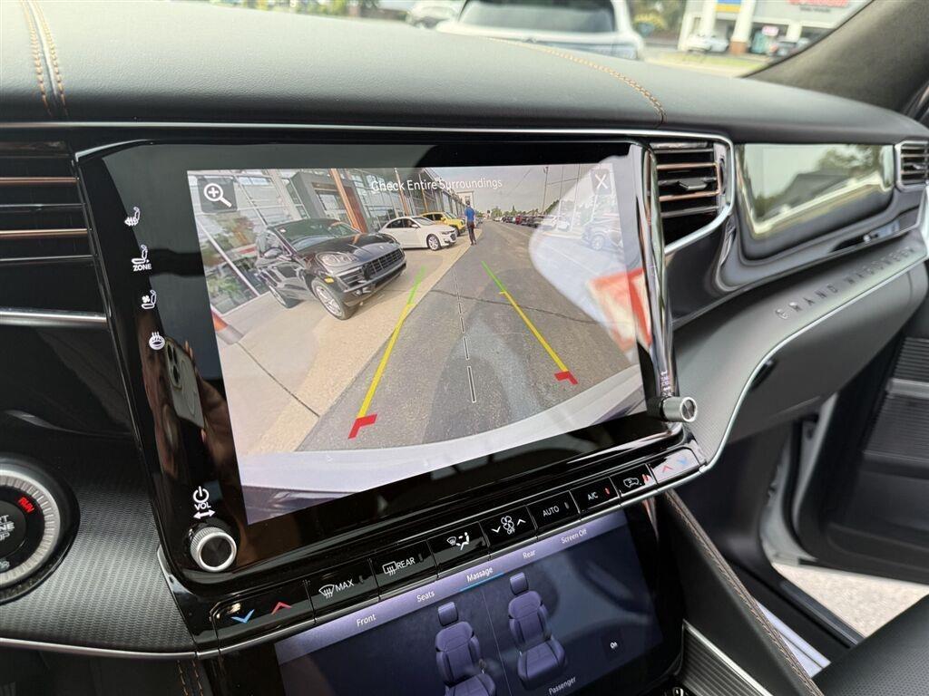 Jeep Grand Wagoneer Base 2026